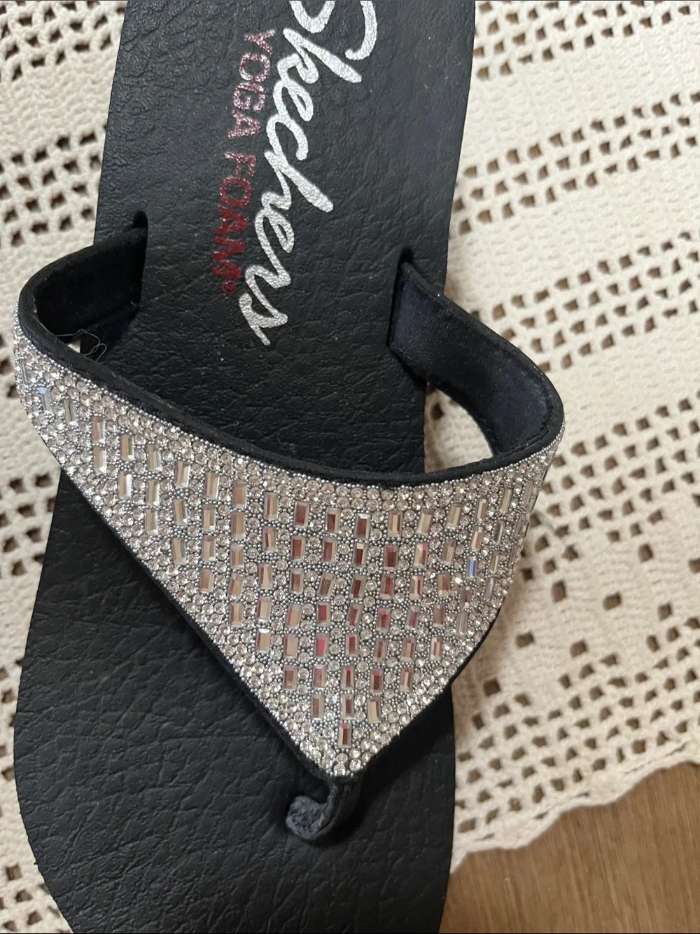 Skechers Black Platform Flip-Flops with Silver Rhinestone Straps size 7 NWOB